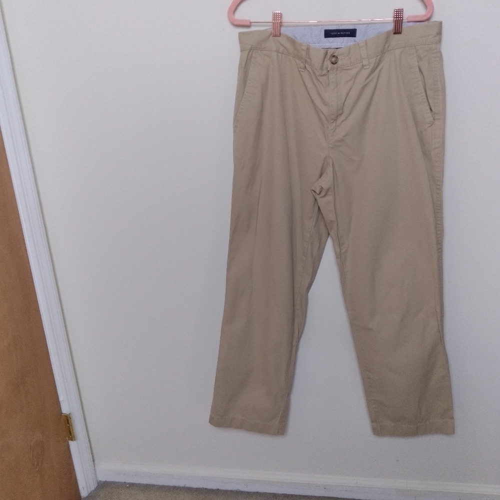 Tommy Hilfiger Men's Classic Fit Beige Khakis Size 34 x 30